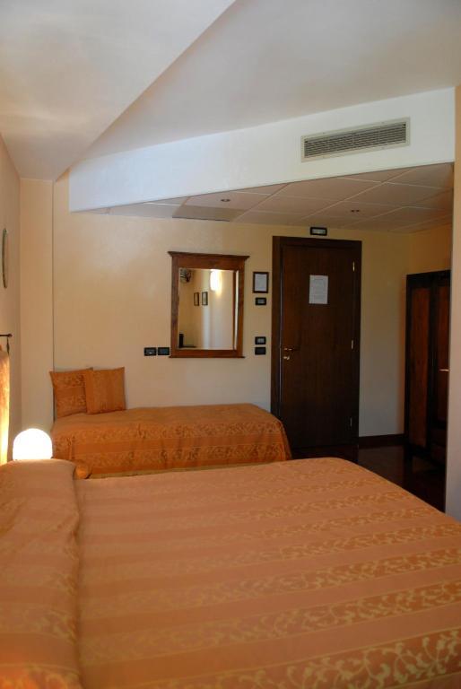 Locanda Da Vittorio Manerba del Garda Habitación foto